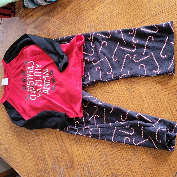 Size 3-4t Christmas pajamas - Picture 1 of 1
